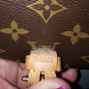 Authentic LouisVuitton sologne